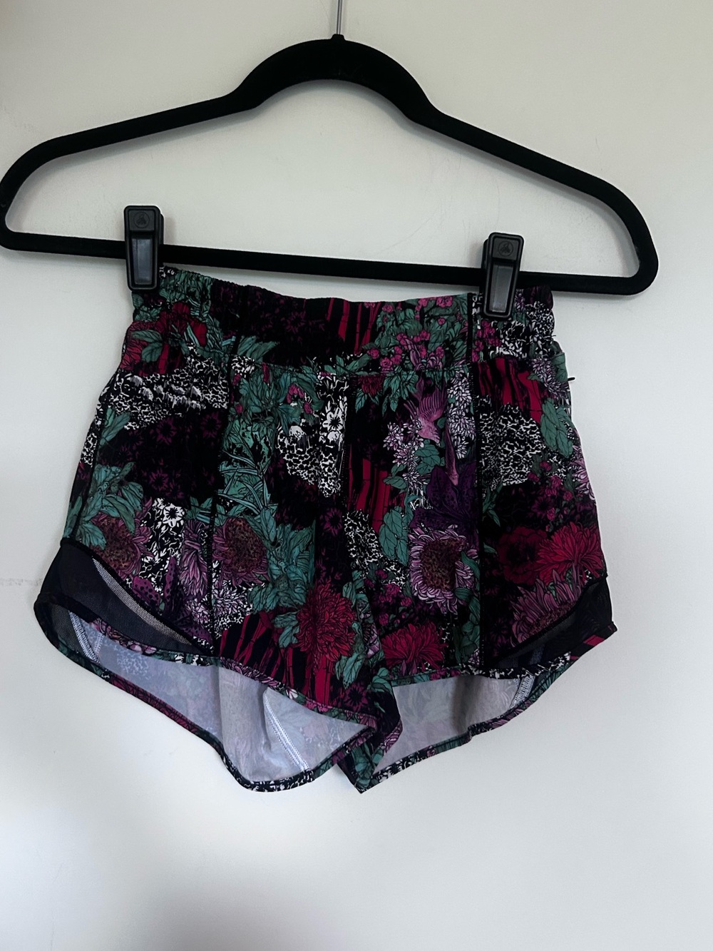 Lululemon Hotty Hot Short‎ II *Long 4" Zem Garden Multi Black Floral Size 4
